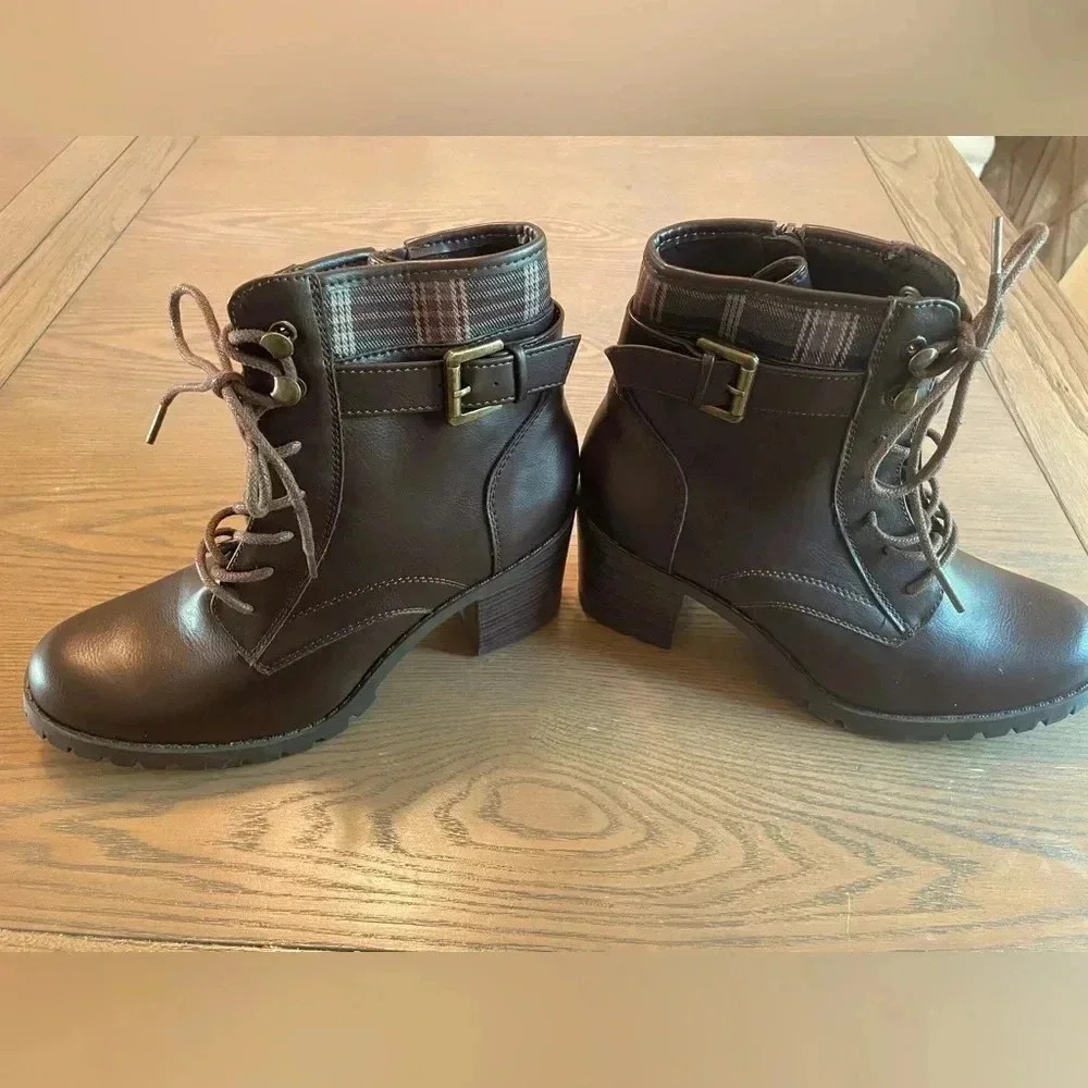 Seychelles Womans Brown Lace Up Fashion Boots Plaid Accent NEW Sz 8 Stylish